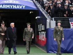 Protestos eclodem fora do jogo Exército-Marinha em meio à presença de Trump