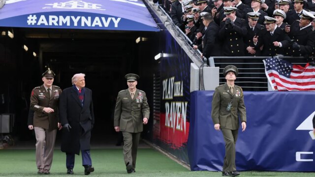 donald-trump-attends-army-navy-football-game-002.jpg