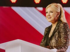 Erika Kirk dá as boas-vindas aos participantes do primeiro AmericaFest desde a morte do marido e endossa JD Vance para presidente