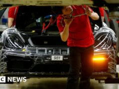 UE dilui planos para acabar com a venda de novos automóveis a gasolina e diesel até 2035