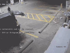 Ver: Ladrões arrastam caixa eletrônico pela loja de conveniência do Texas em tentativa de roubo na véspera de Natal