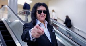 Gene Simmons diz aos americanos para ‘calarem a boca e pararem de se preocupar’ com a política de seus vizinhos