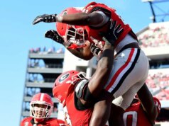Jogadores de futebol da Geórgia presos por furto em lojas antes do Faculty Soccer Playoff