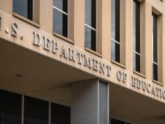 Mutuários de empréstimos estudantis inadimplentes podem ver salários enfeitados em 2026