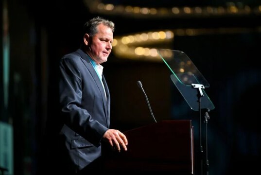 Trump convoca Corridor da Fama do Beisebol para admitir Roger Clemens