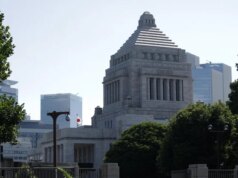 Mulheres legisladoras japonesas apontam para uma escassez única – banheiros para elas