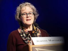 Ex-alto funcionário da vacina processa a administração Trump por sua demissão