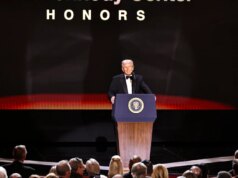 Conselho do Kennedy Middle vota para que novo nome seja Trump-Kennedy Middle, diz Casa Branca