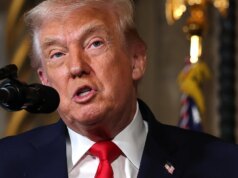 Trump sugere retirar licenças se as redes estiverem "quase 100% negativo" sobre ele