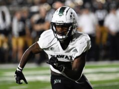 Cenáculo do Canadá interpreta herói pelo Havaí no Hawaii Bowl