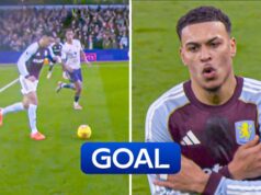 A impressionante dobradinha de Rogers derrota o Man Utd e o Villa vence novamente