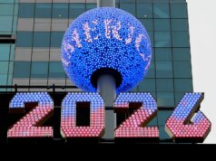 Ex-funcionário do FBI diz que os americanos não ‘dobrarão os joelhos’ diante dos terroristas à medida que a ameaça de Ano Novo aumenta