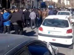 Irã reprime, detendo manifestantes após vários dias de agitação