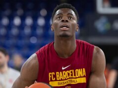 A escolha do draft da NBA se junta a Baylor na segunda metade da temporada em uma mudança sem precedentes