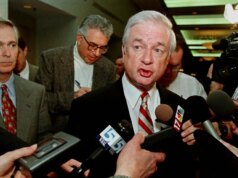 O governador mais antigo da Carolina do Norte morre aos 88 anos, após cumprir quatro mandatos