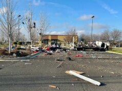 Uma pessoa morta após a explosão de um caminhão U-Haul no estacionamento de um procuring heart em Idaho