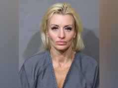 Influenciadora da Flórida, 41 anos, acusada de tocar de forma inadequada e se expor ao amigo do filho adolescente