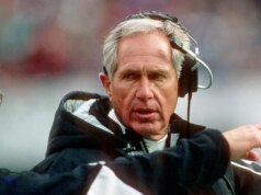 Mike White, que treinou Raiders e vários programas universitários, morreu aos 89 anos