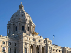 Legislador de MN diz que esquema ‘inacreditável’ de fraude de vida assistida inclui figura indiciada que ainda recebe pagamento do estado