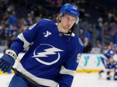 Relâmpago se aproxima da extensão de oito anos e US$ 54 milhões para D JJ Moser