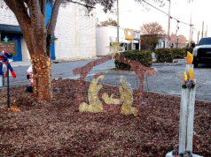 ‘É sobre o nascimento de Jesus’: comitê municipal da Carolina do Sul desafia o prefeito e mantém o presépio em funcionamento