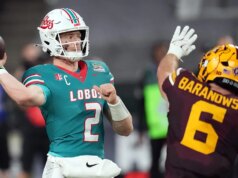 Fãs de futebol universitário enlouquecem com os uniformes de bowl do Novo México