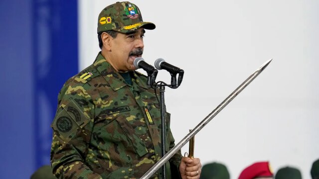 nicolas-maduro-sword-1.jpg