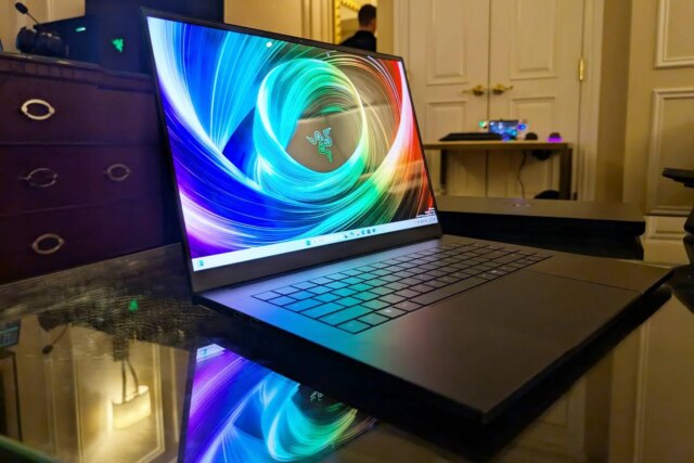 razer-blade-15-2025-05.jpg