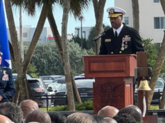 Comandante que supervisiona as forças militares dos EUA no Caribe renuncia ao comando mais cedo