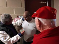 O Papai Noel Secreto recruta um elfo de Baltimore para espalhar a alegria do Natal