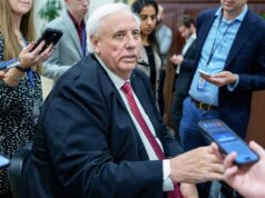 O senador Jim Justice diz que os republicanos são “péssimos” em saber o que os americanos comuns pensam sobre a saúde