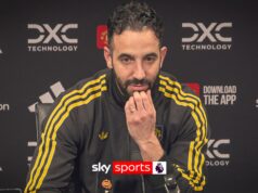 ‘Sabe que treinei com zaga, não sei como…’ | Amorim questionado sobre sistema