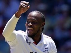 ‘Excelente’ Archer lidera na frente enquanto Austrália lamenta oportunidade perdida