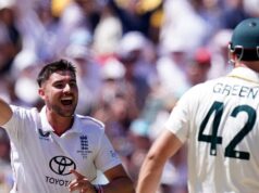 Século de cabeça para a Austrália dominante deixou as esperanças de Ashes da Inglaterra em frangalhos