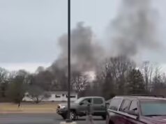 Assista: Dois helicópteros colidem no ar e caem nos EUA; vídeo mostra fumaça espessa saindo do chão