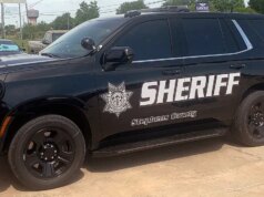 O treino de tiro ao alvo no Natal se torna mortal quando uma bala perdida mata uma mulher de Oklahoma sentada na varanda