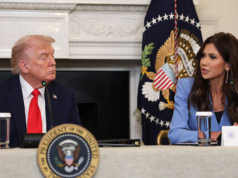 Legisladores democratas pedem a Trump que retire a regra que limita os inexperienced playing cards para pessoas que recebem assistência social