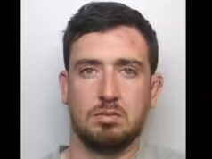 Homem britânico condenado a 5 anos de prisão por morder o dedo de um convidado no casamento do melhor amigo