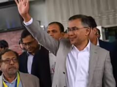 O presidente interino do BNP, Tarique Rahman, alista-se como eleitor de Bangladesh