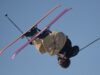 A canadense Naomi Urness conquista o ouro no freeski feminino na Copa do Mundo