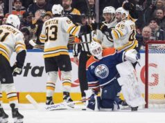 Oilers derrotados pelo remate de três pontos de Pastrnak na derrota para os Bruins
