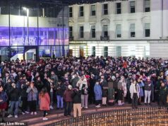 Milhares de pessoas comparecem à inexistente queima de fogos de artifício de Ano Novo em Birmingham – depois de serem enganados por anúncios falsos pelo segundo ano consecutivo