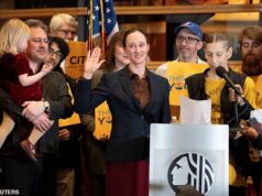 Seattle em queda livre enquanto o novo prefeito hiperacordado ordena que os policiais deixem as pessoas usarem drogas abertamente nas ruas… levando à explosão de novos acampamentos de sem-teto na cidade