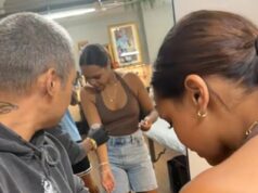 O último ato do espanhol divide os australianos apenas três meses depois de estrear sua nova namorada: ‘Beijo da morte’