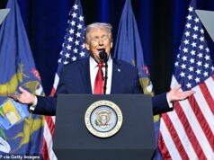 Trump revive a obsessão de Joe Biden com imitações brutais e novas acusações selvagens de drogas durante discurso econômico