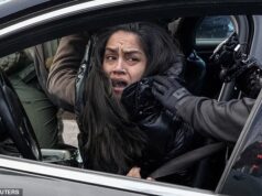 Mulher arrastada para fora do carro enquanto supostamente bloqueava agentes do ICE em Minnesota após atirar em Renee Good