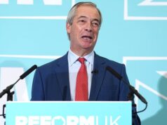 Reform UK anuncia MAIS deserções enquanto Nigel Farage dá as boas-vindas a uma série de novos vereadores, incluindo um ex-repórter da BBC, um refém iraquiano e um switcher dos Verdes