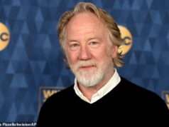 O ator Timothy Busfield acusado de agredir sexualmente a TERCEIRA criança enquanto a estrela de West Wing se prepara para comparecer ao tribunal