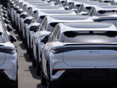 A BYD da China está preparada para ultrapassar a Tesla como a maior vendedora de veículos elétricos do mundo pela primeira vez