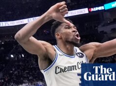 Giannis Antetokounmpo vaia os próprios fãs durante a triste derrota do Bucks para o Timberwolves